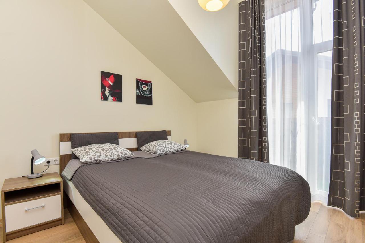 Grey Red Apartments Паланга Экстерьер фото